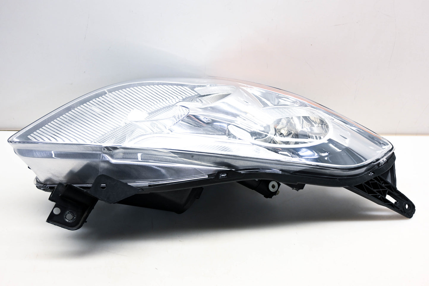 TYC 20-9105-00-1N Right Nissan Altima Headlight Assembly