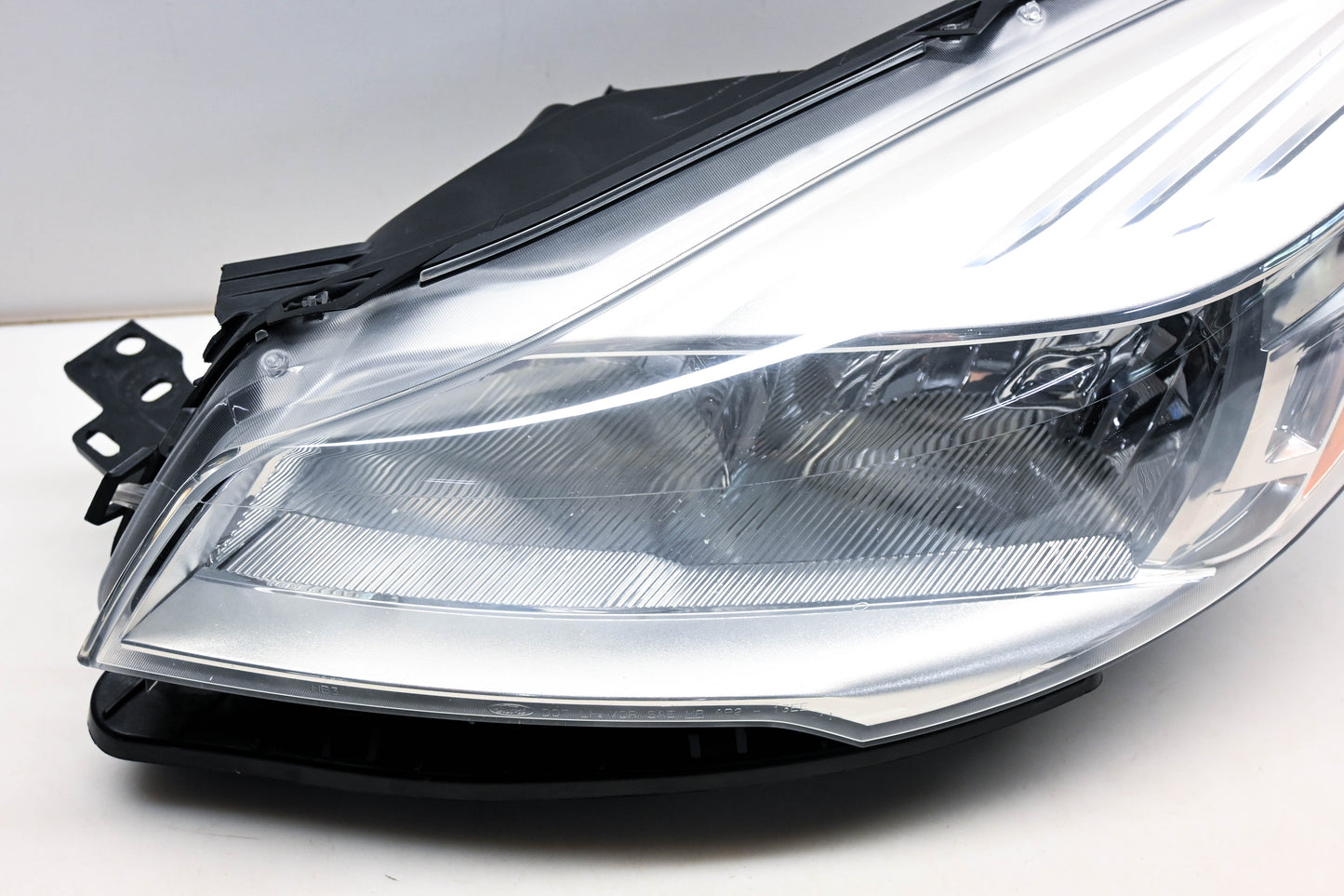 OEM Ford 44ZH-2090-B, CJ54-13W030-A Escape Left Headlight Assembly