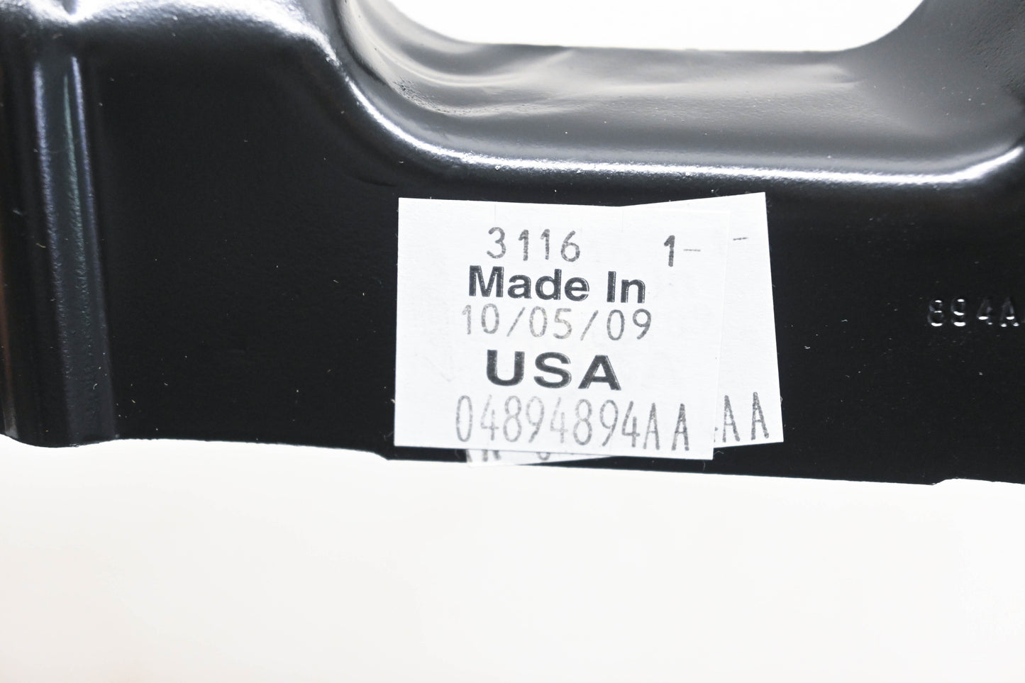 Mopar 04894894AA, 4894894AA Right Midpoint Fender Bracket NOS