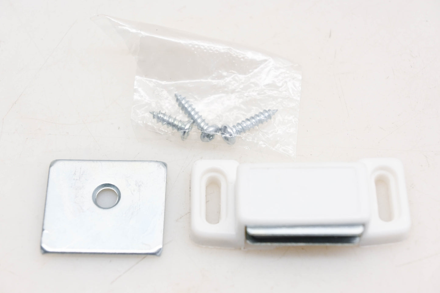 Liberty C080X1C-W-P1 White Magnet Catch w/ Strike Plate NOS