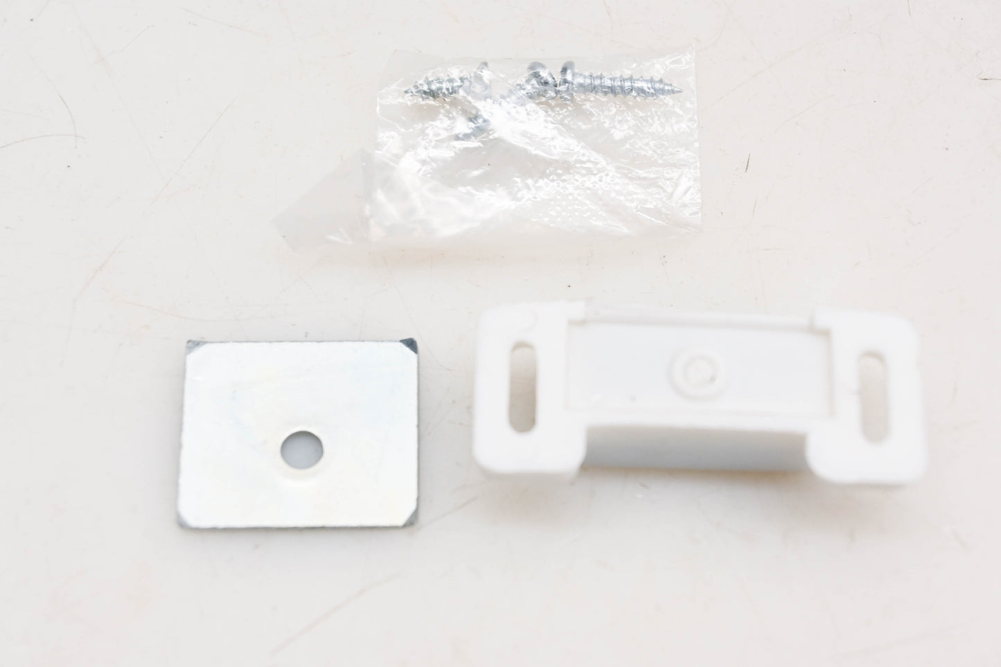 Liberty C080X1C-W-P1 White Magnet Catch w/ Strike Plate NOS
