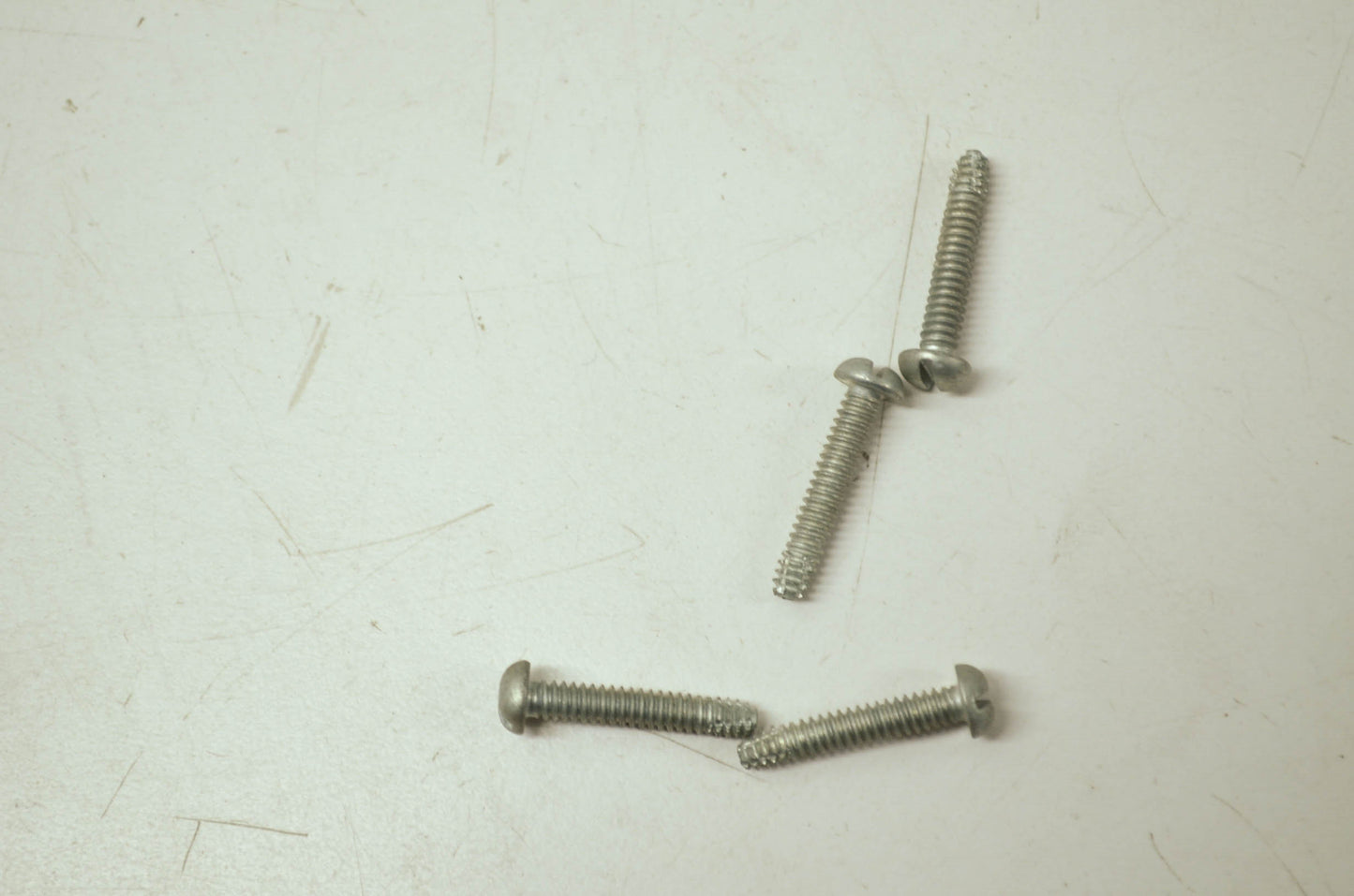 OEM Harley-Davidson 2750 Screw Qty 4 NOS