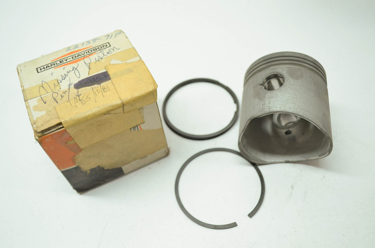 NEW OEM Harley Aermacchi Piston & Rings 0.6mm O.S 22153-69P NOS