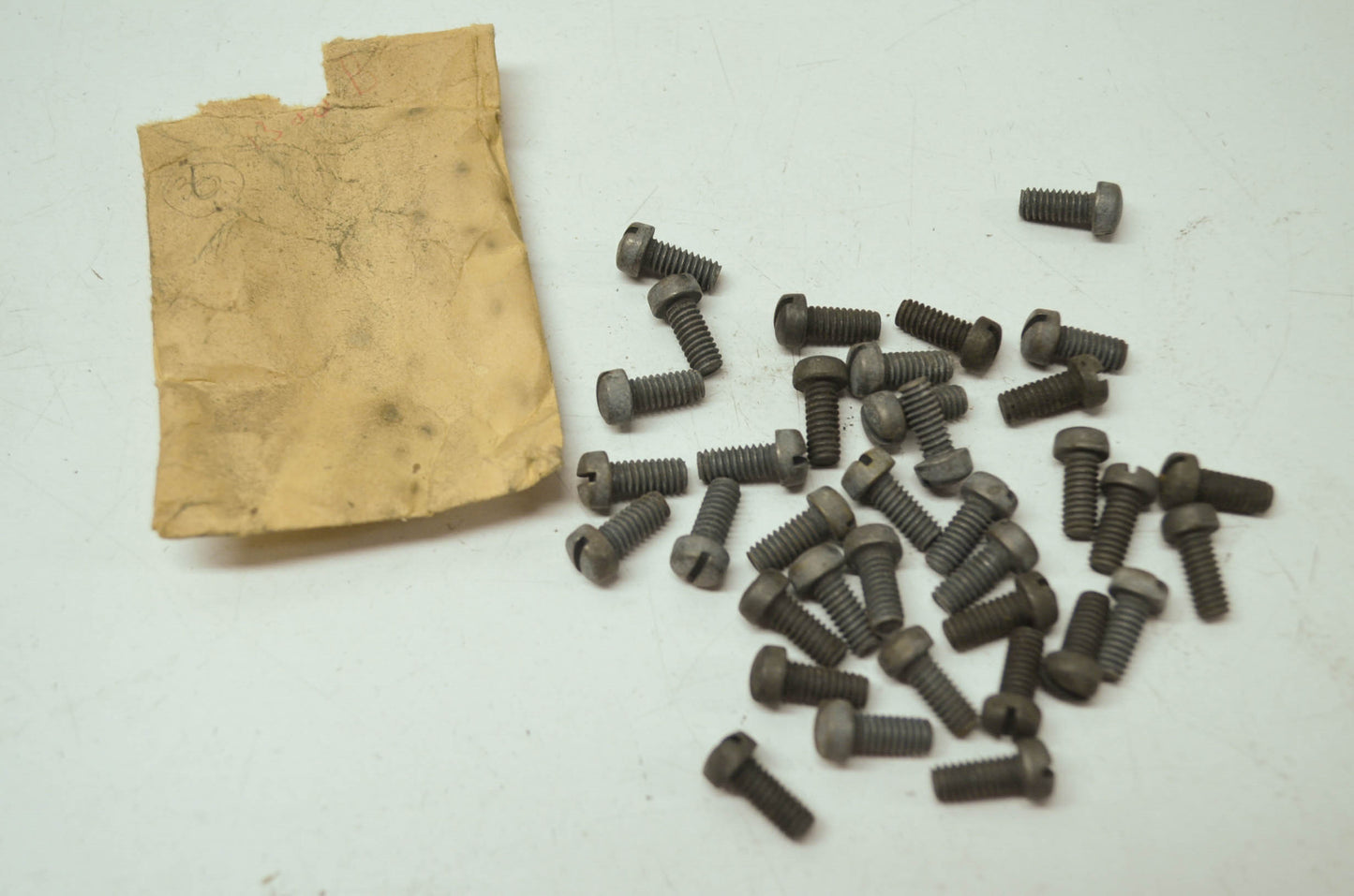 OEM Harley-Davidson 1300B Screw Qty 36 NOS