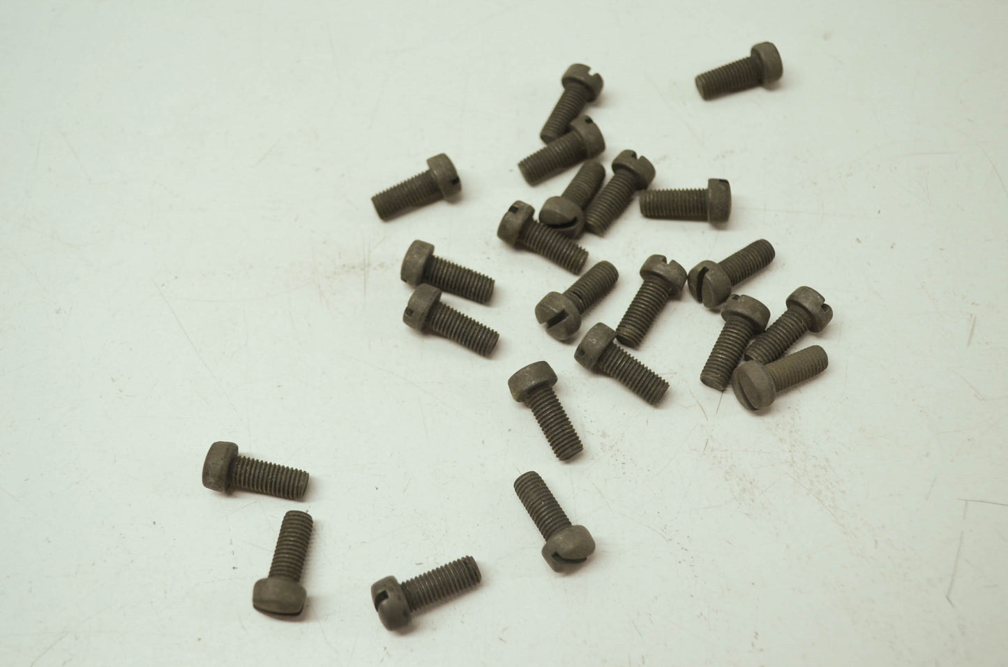 OEM Harley-Davidson 1303 Screw Qty 22 NOS
