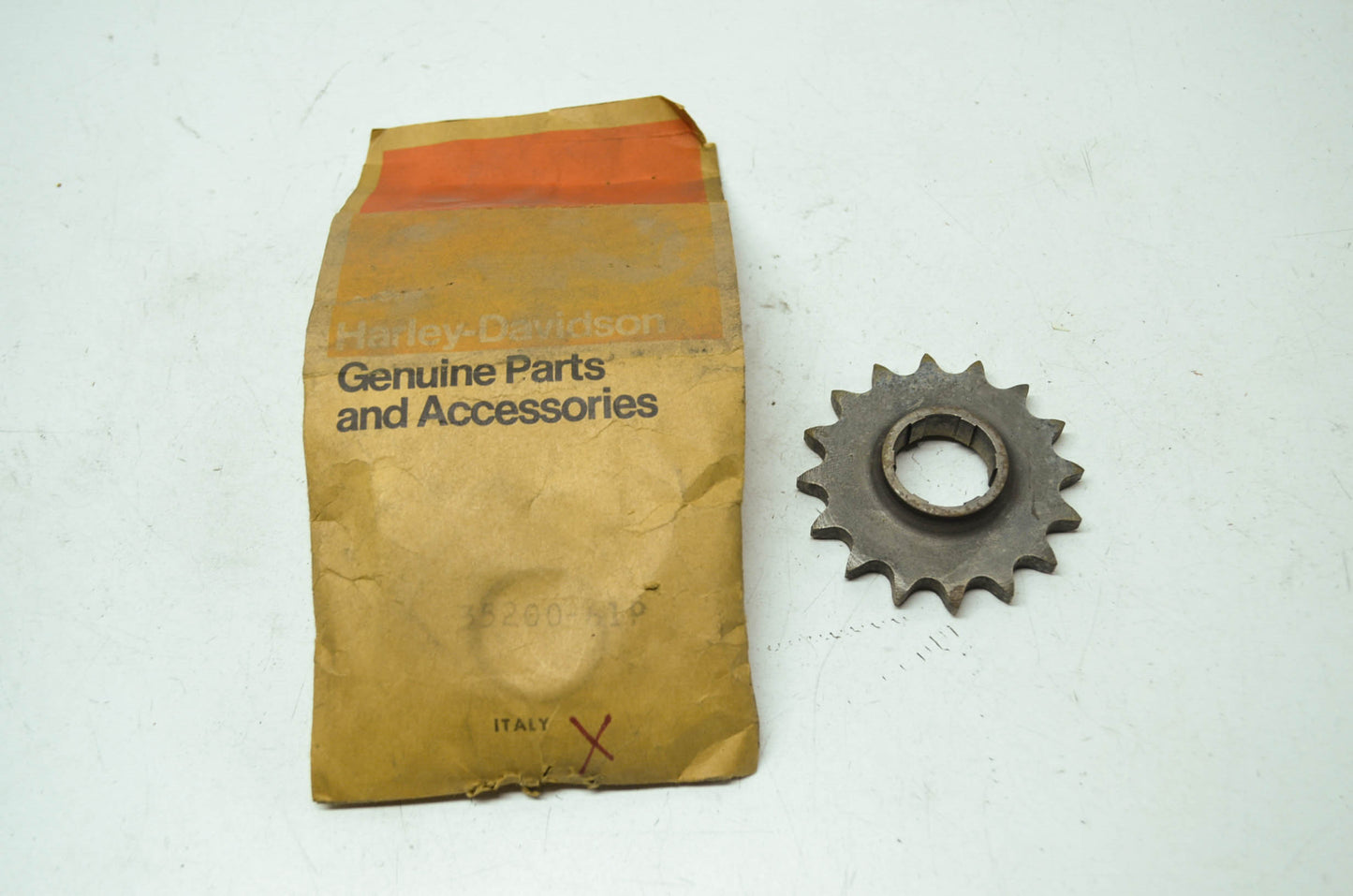 NEW OEM Harley Aermacchi Transmission Drive Sprocket 16T Sprint 35200-61P NOS