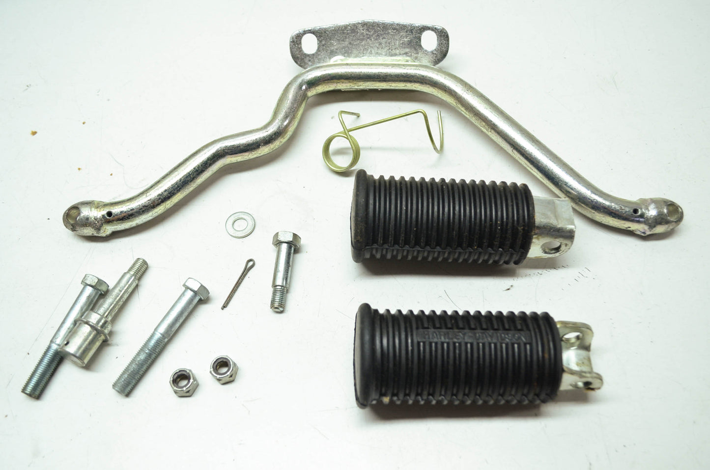 NEW OEM Harley Davidson AMF Rear Footpeg Foot Rest Kit 52653-59 NOS