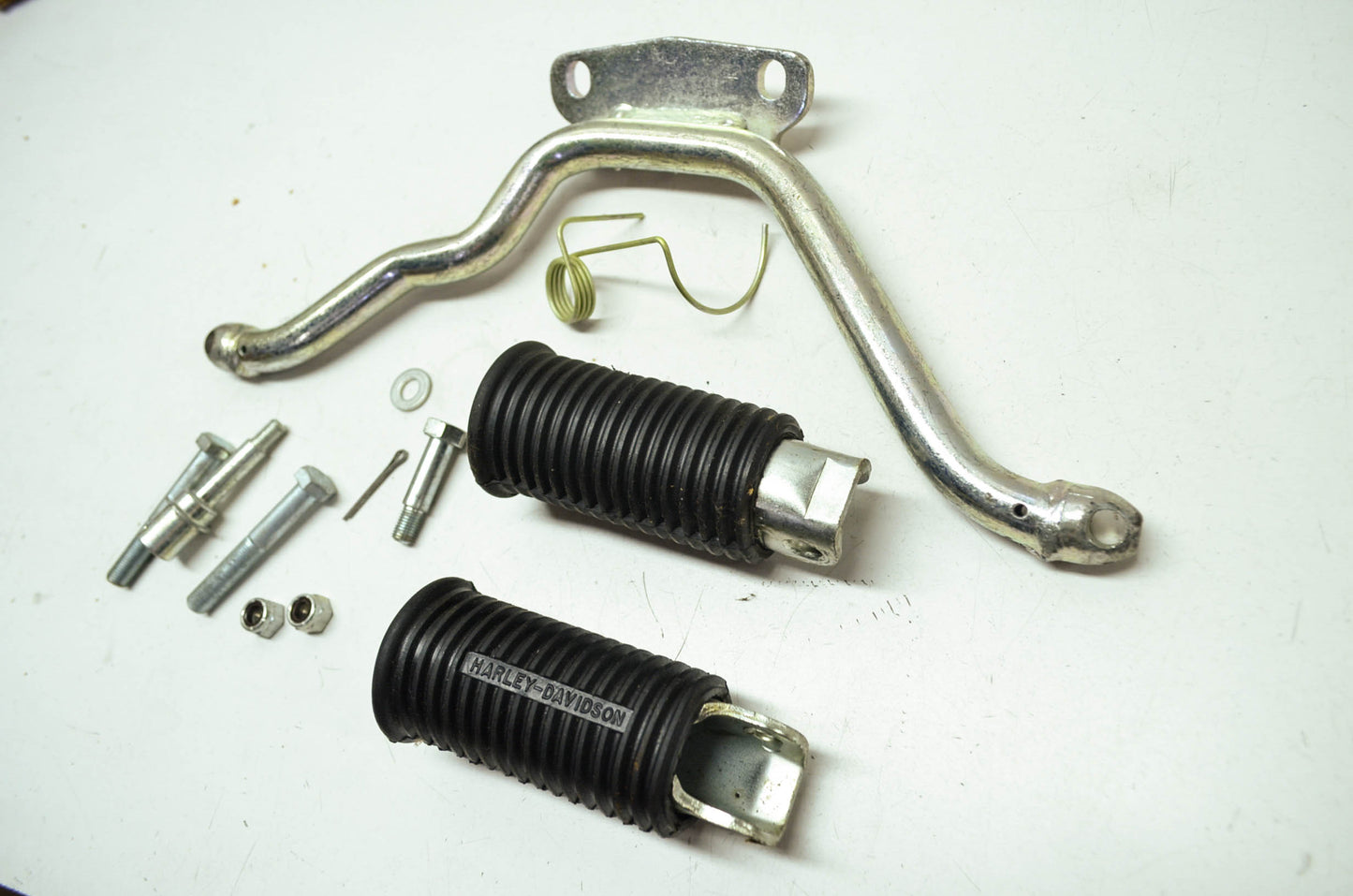 NEW OEM Harley Davidson AMF Rear Footpeg Foot Rest Kit 52653-59 NOS