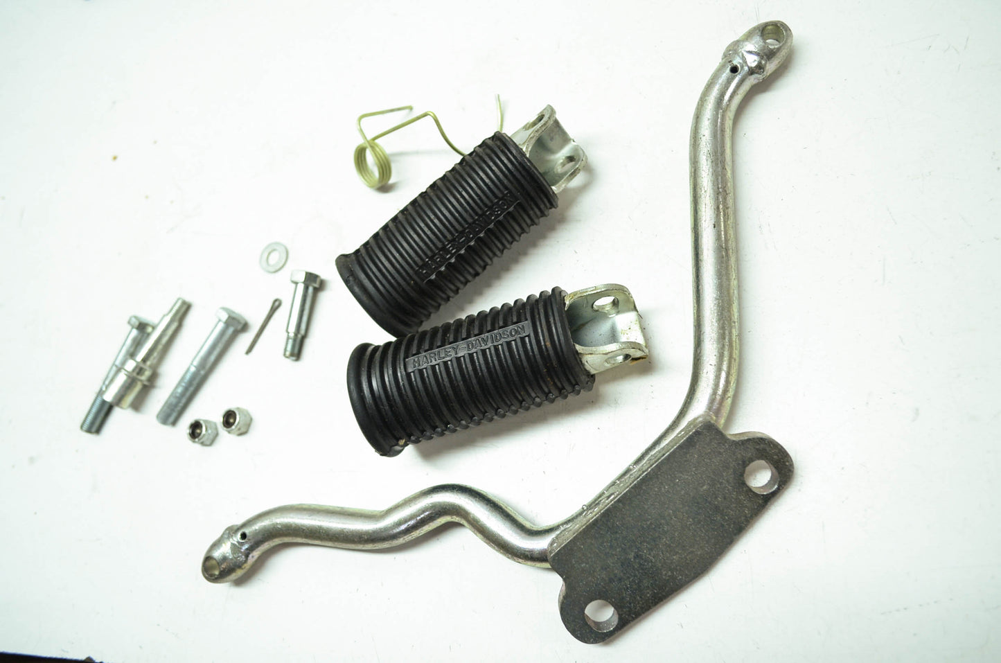 NEW OEM Harley Davidson AMF Rear Footpeg Foot Rest Kit 52653-59 NOS