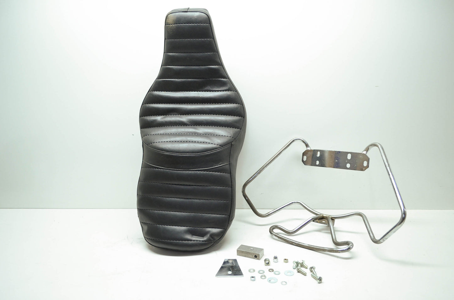 NEW OEM Harley Davidson Seat & Hand Rail 52120-79 NOS