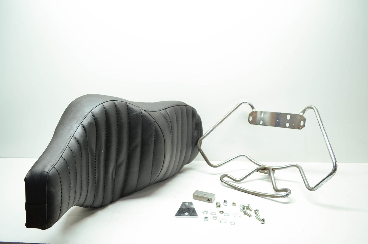 NEW OEM Harley Davidson Seat & Hand Rail 52120-79 NOS