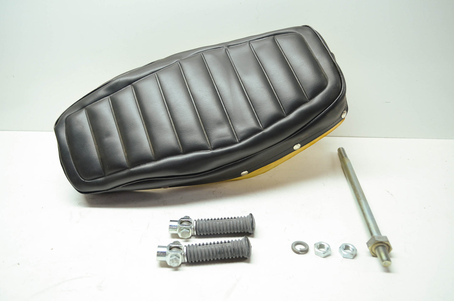 NEW OEM Harley Davidson Seat & Foot Rest Kit 77 XLCR Sportster 52091-78 NOS