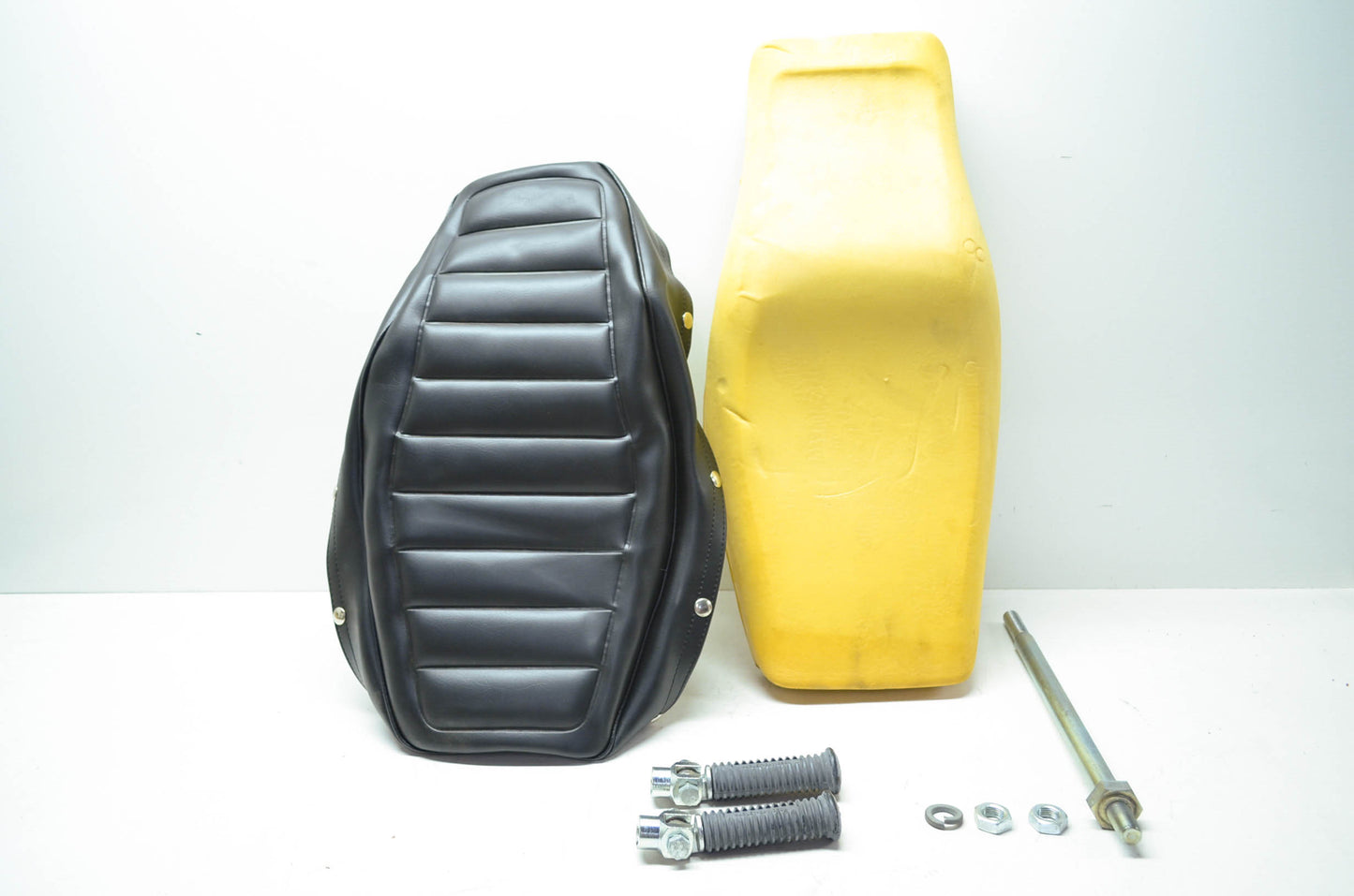 NEW OEM Harley Davidson Seat & Foot Rest Kit 77 XLCR Sportster 52091-78 NOS