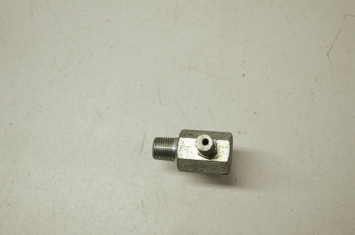 NEW OEM Harley Davidson Chain Oiler Hose Tank Fitting 63601-54 NOS