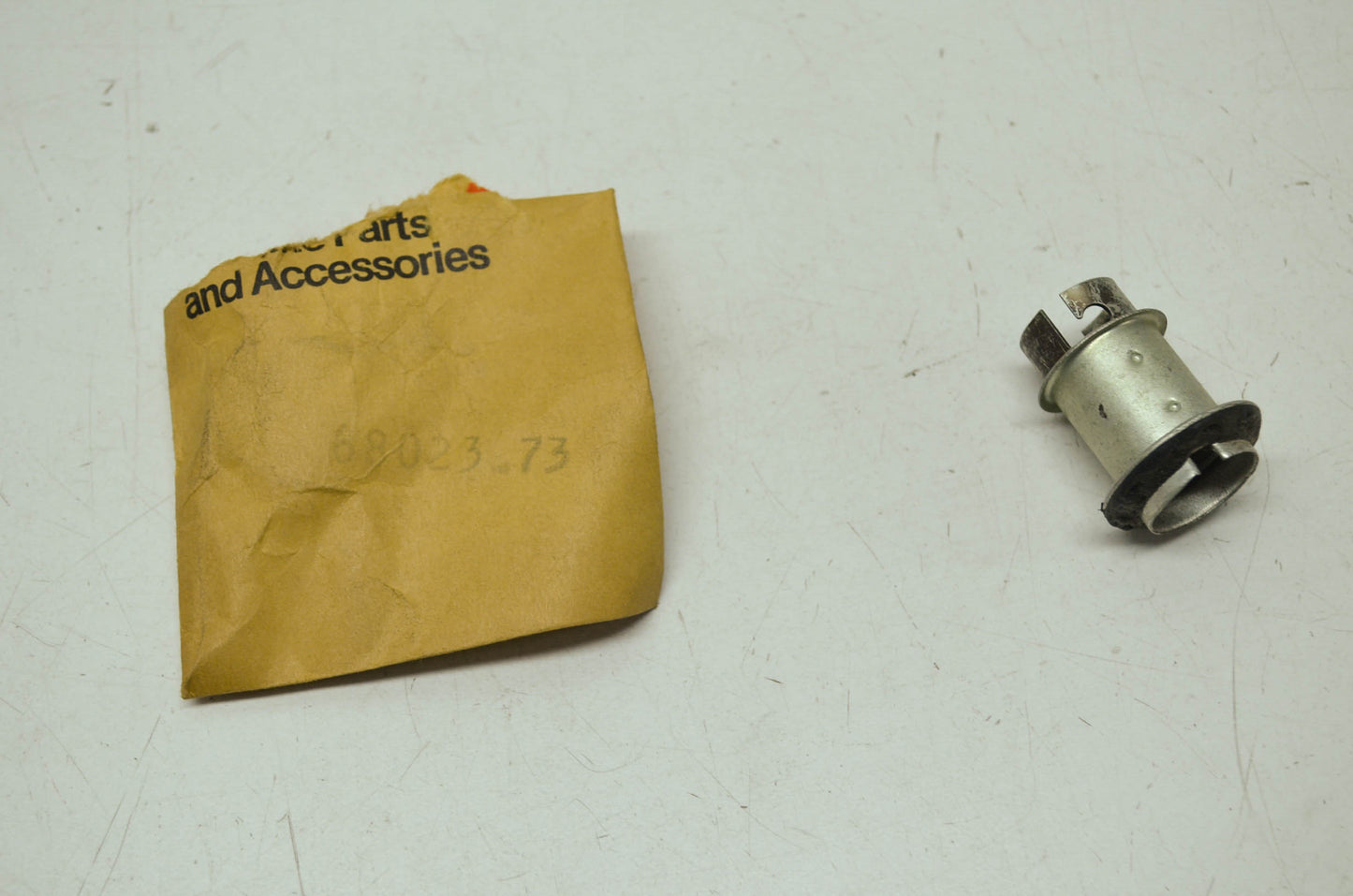 NEW OEM Harley Davidson Tail light Lamp Bulb Socket 68023-73 NOS