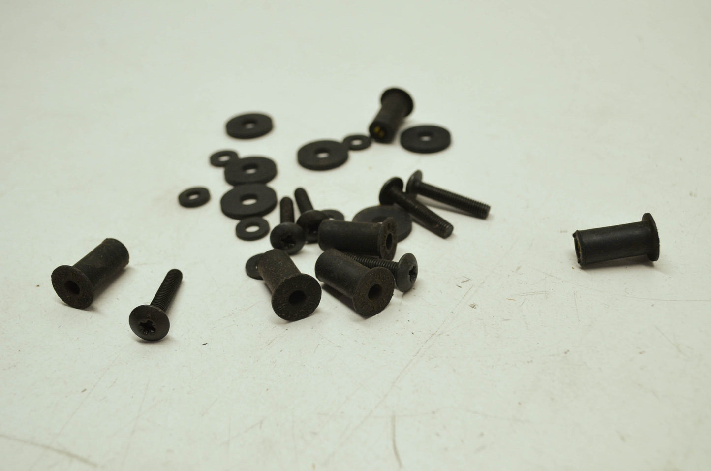 OEM Harley-Davidson 58031-80 Windshield Hardware Kit NOS