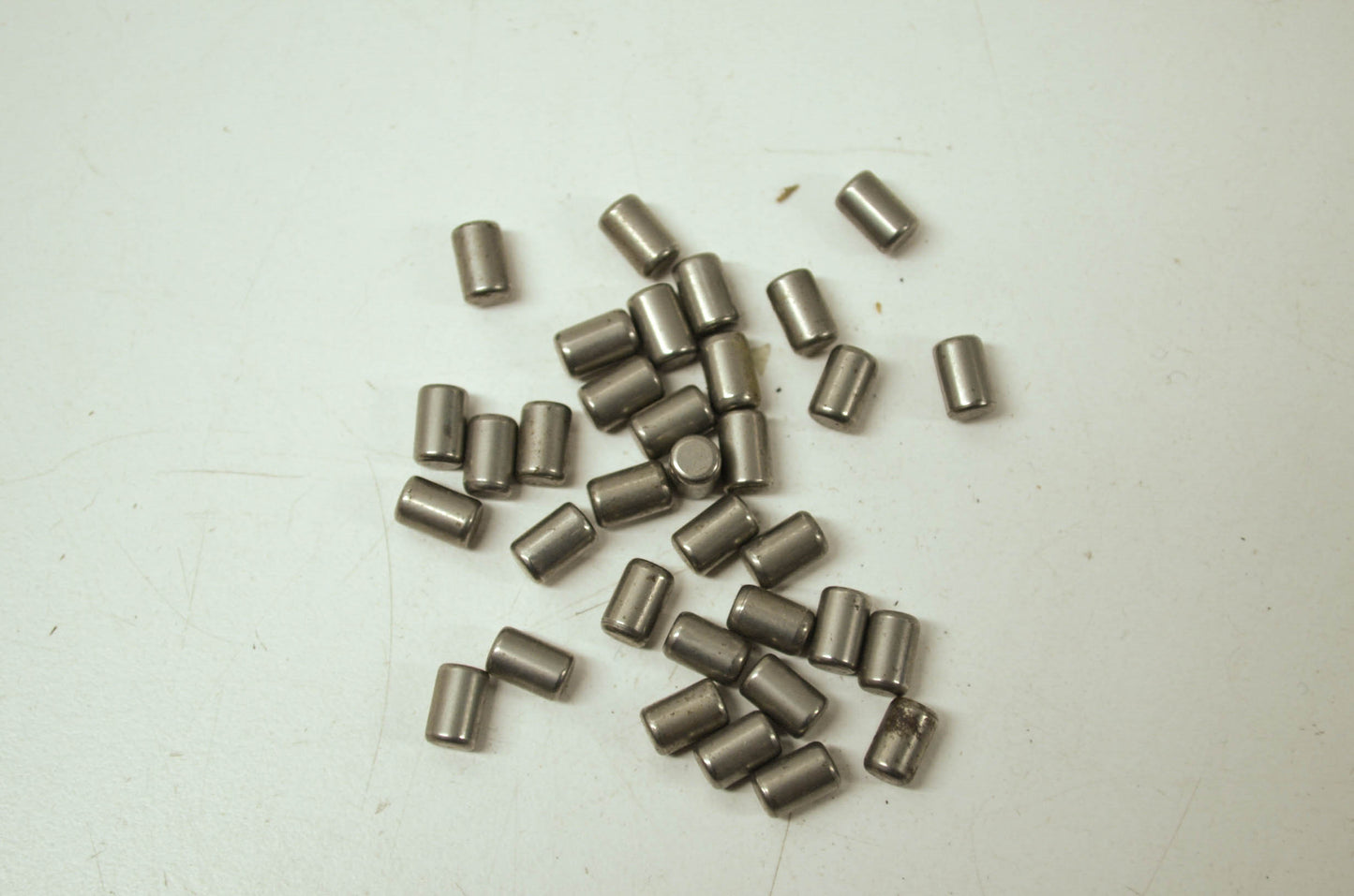 OEM Harley-Davidson 9445A Roller Qty 34 NOS