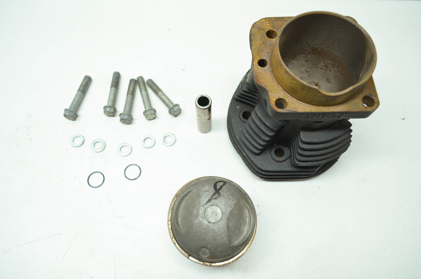 OEM Harley-Davidson 16493-74 Cylinder Assembly NOS