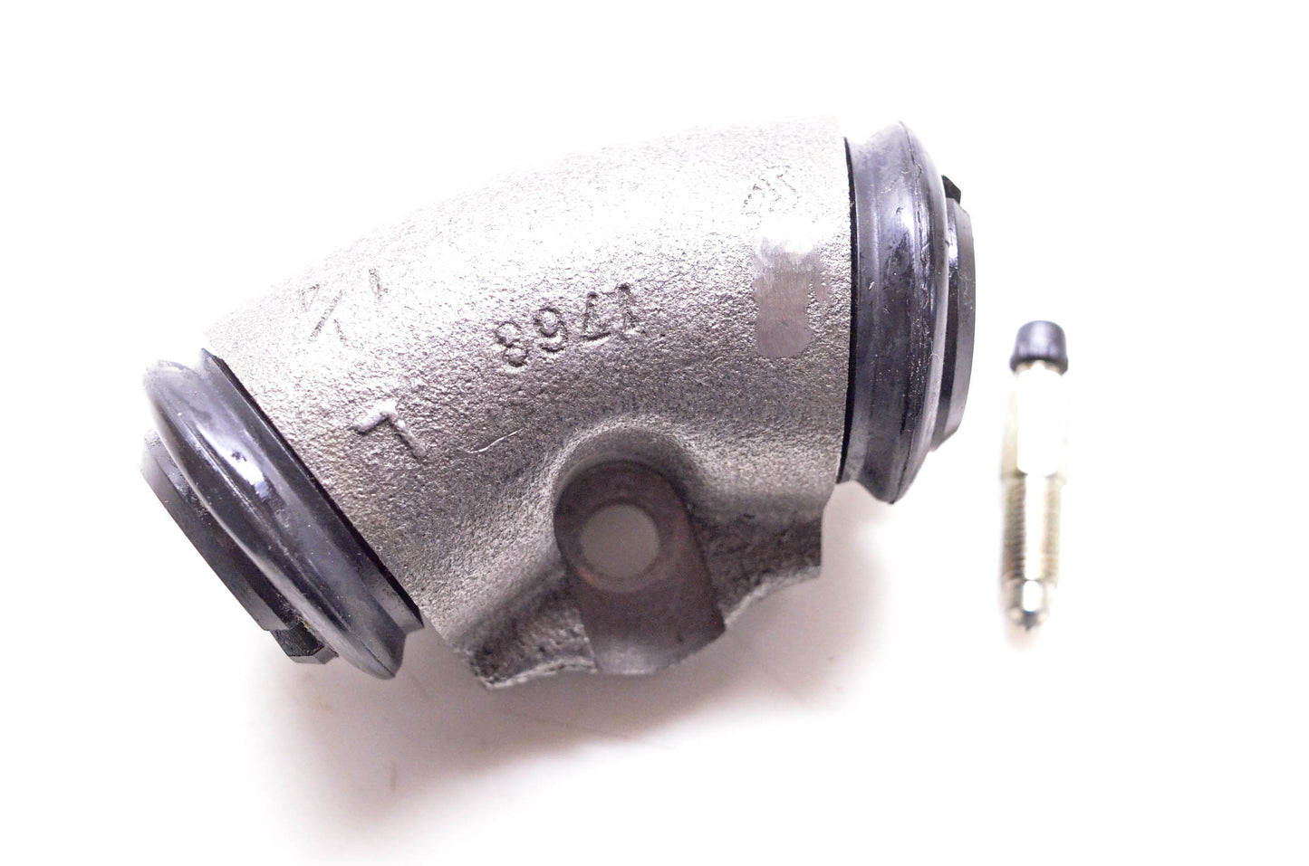Nissan 44100-L0702 Wheel Cylinder NOS