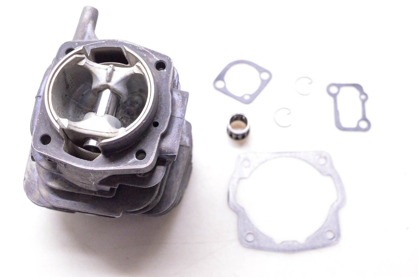 Genuine Partner 506 24 37-14 Cylinder Assembly NOS