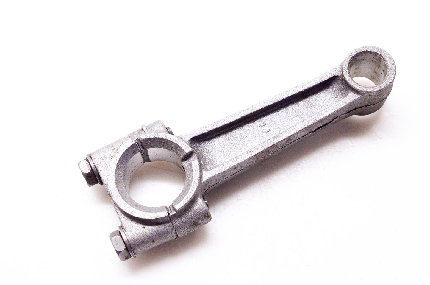 New OEM Briggs & Stratton 398577 Connecting Rod NOS