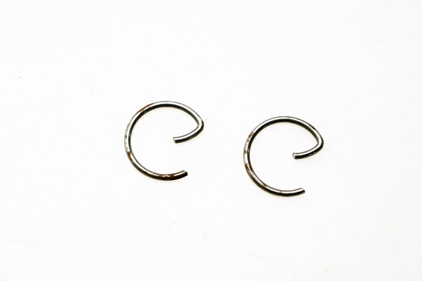 New OEM Briggs & Stratton 26026 Piston Pin Locks Qty 2 NOS