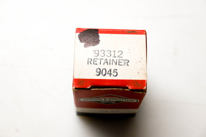 New OEM Briggs & Stratton 93312 Retainer NOS