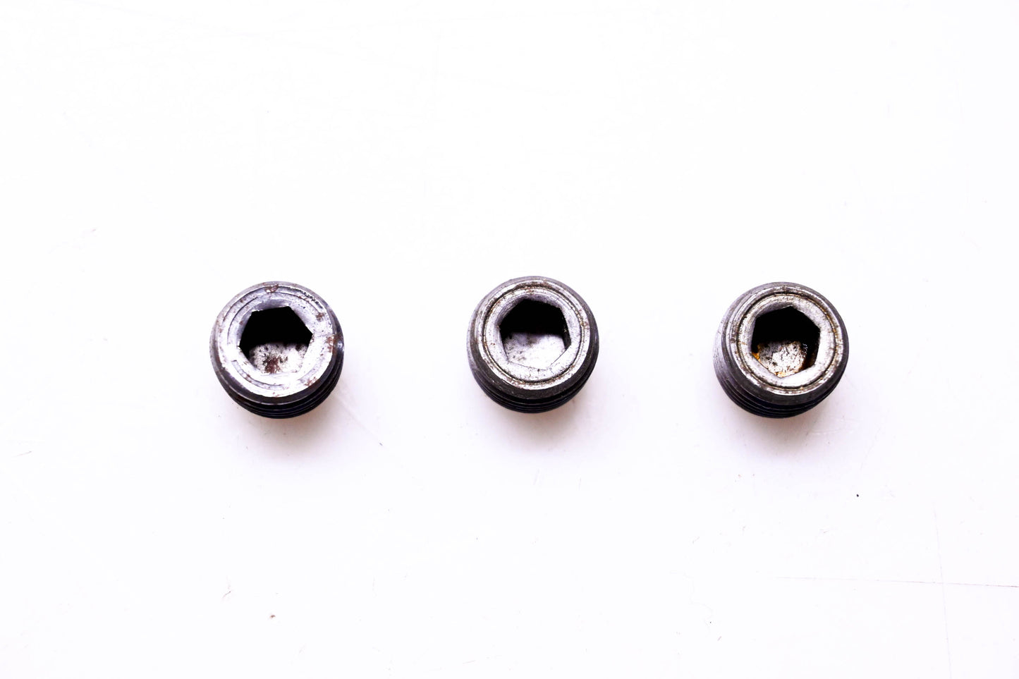 New OEM Briggs & Stratton 93448 Oil Drain Plugs Qty 3 NOS