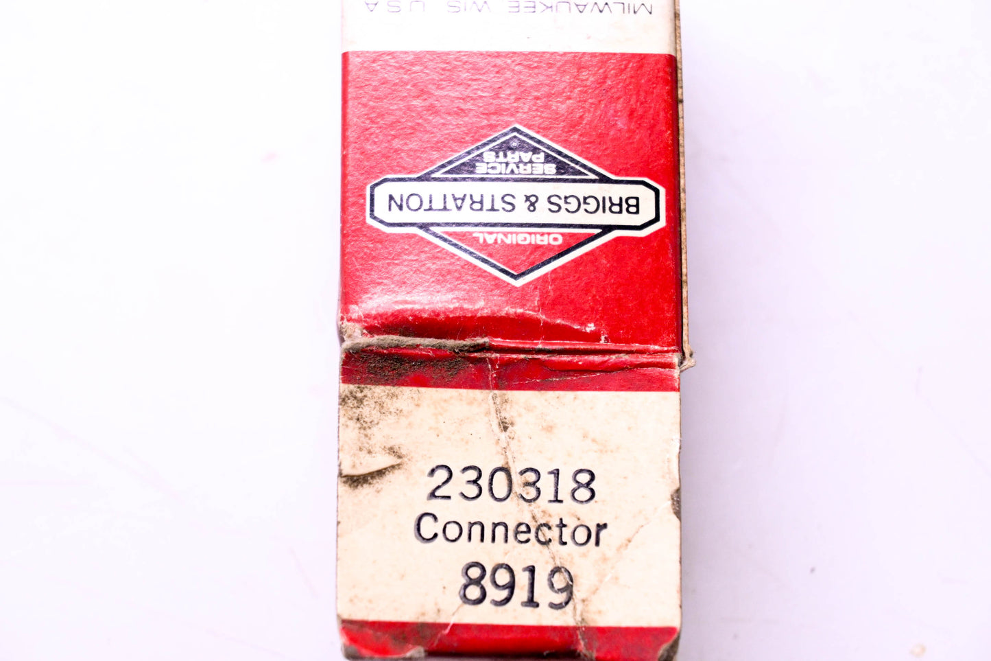 New OEM Briggs & Stratton 230318 Connector NOS