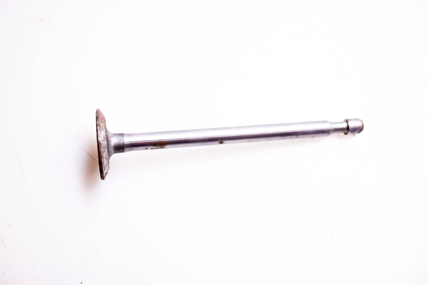 New OEM Briggs & Stratton 261233 Intake Valve NOS