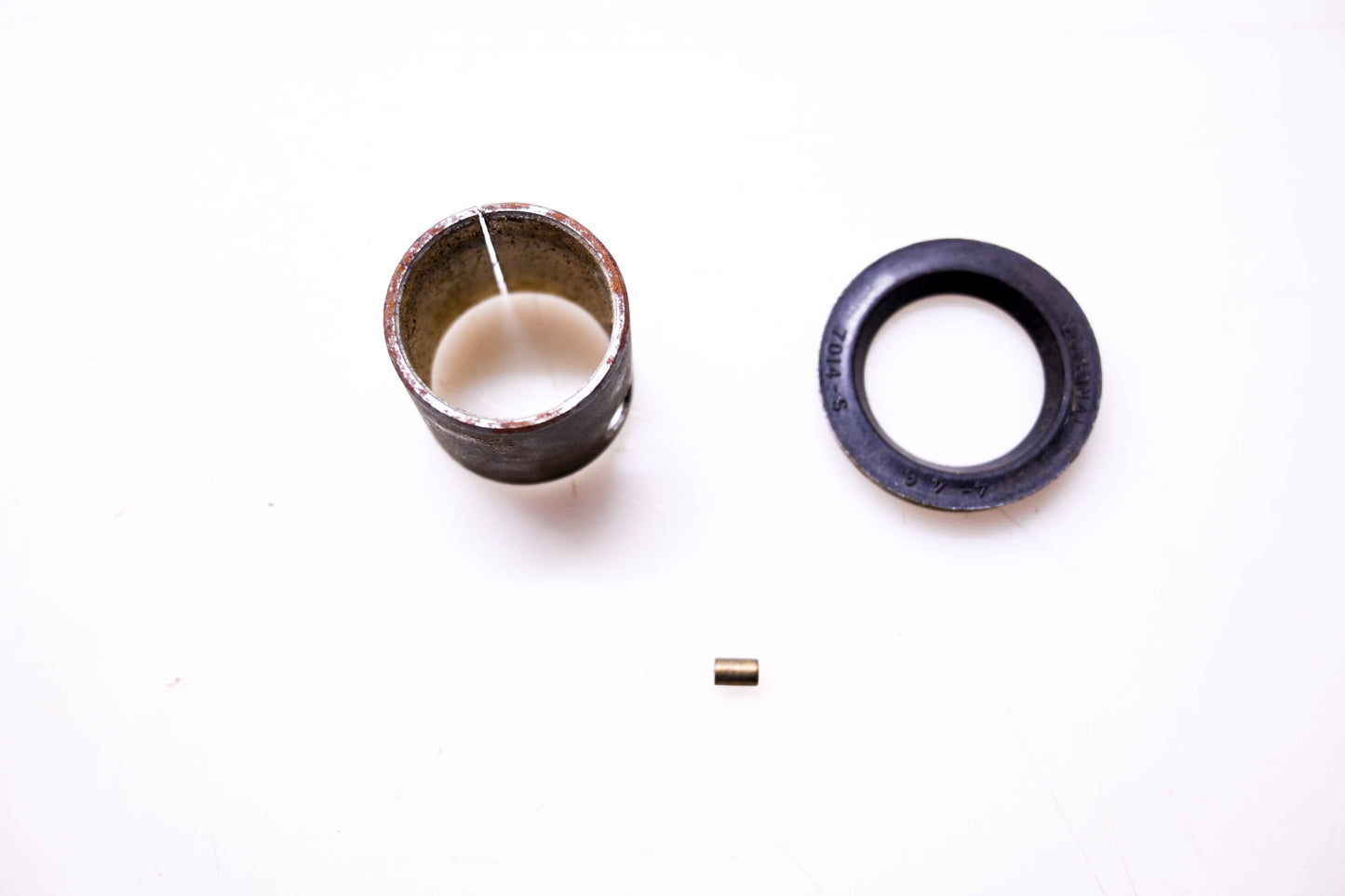 New OEM Briggs & Stratton 89677 Bushing Cylinder & Mag NOS