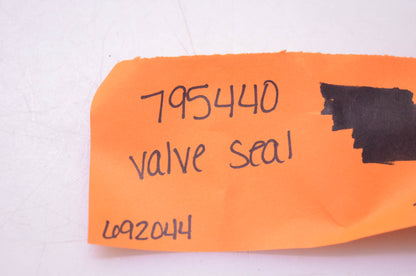 New OEM Briggs & Stratton 795440, 692044 Valve Seal NOS