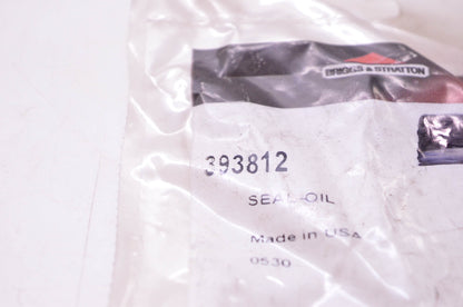 New OEM Briggs & Stratton 393812 Oil Seal NOS