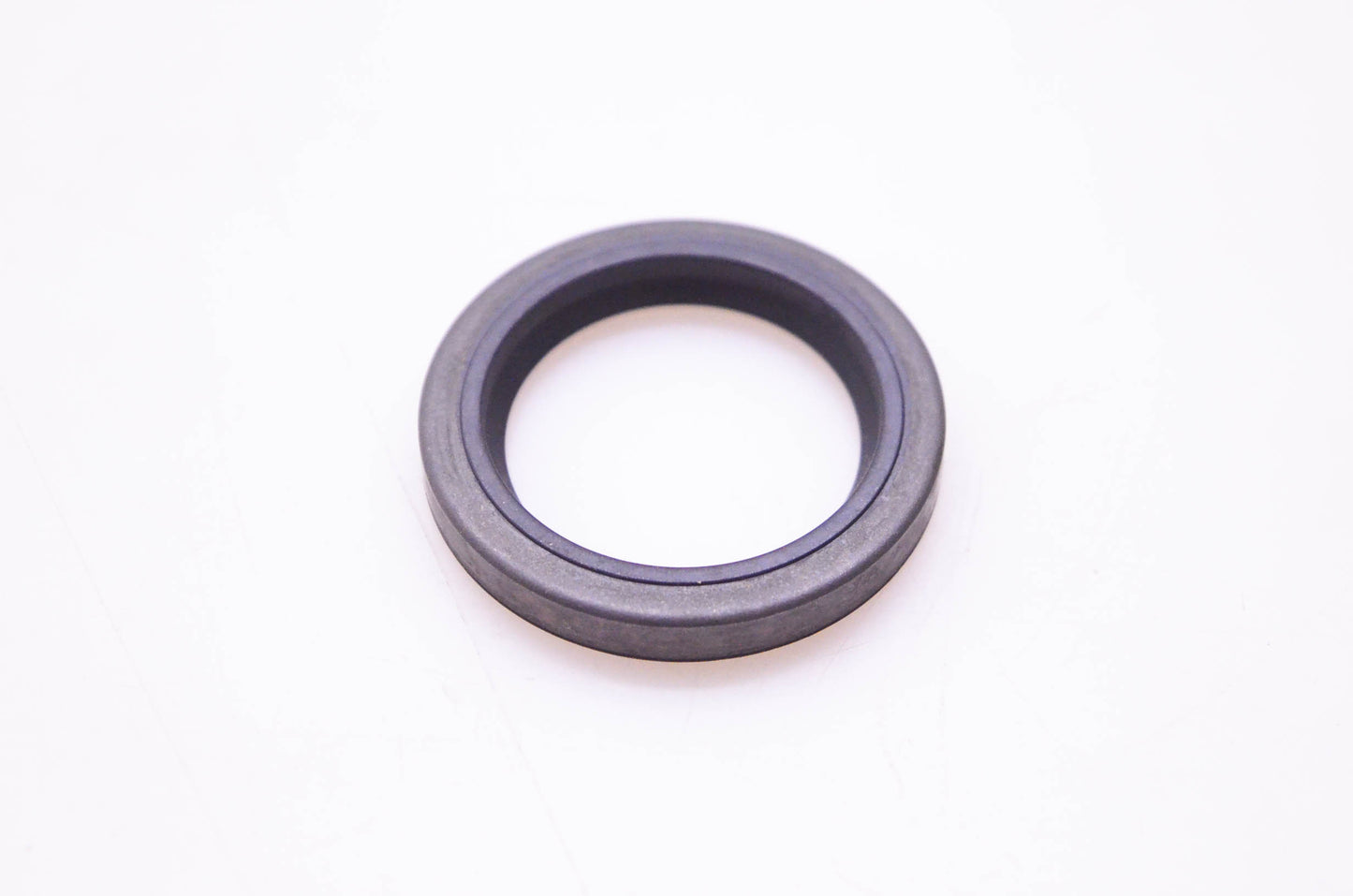 New OEM Briggs & Stratton 391086S Oil Seal NOS