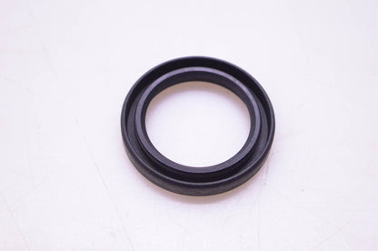 New OEM Briggs & Stratton 391086S Oil Seal NOS
