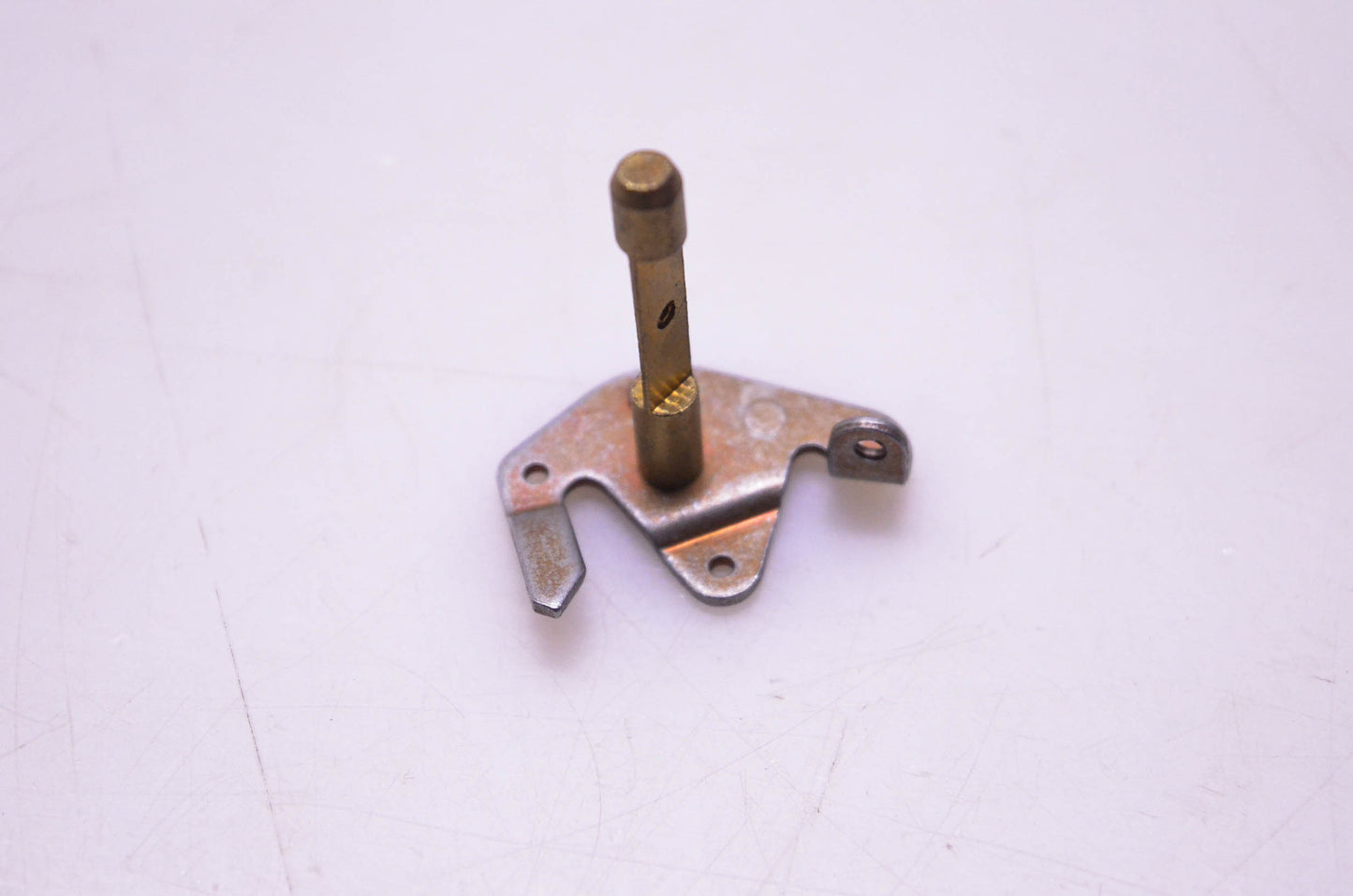 New OEM Briggs & Stratton 398969, 8908 Throttle Shaft NOS