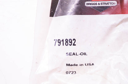 New OEM Briggs & Stratton 791892 Oil Seal NOS