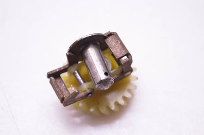 New OEM Briggs & Stratton 393720 Governor Gear NOS