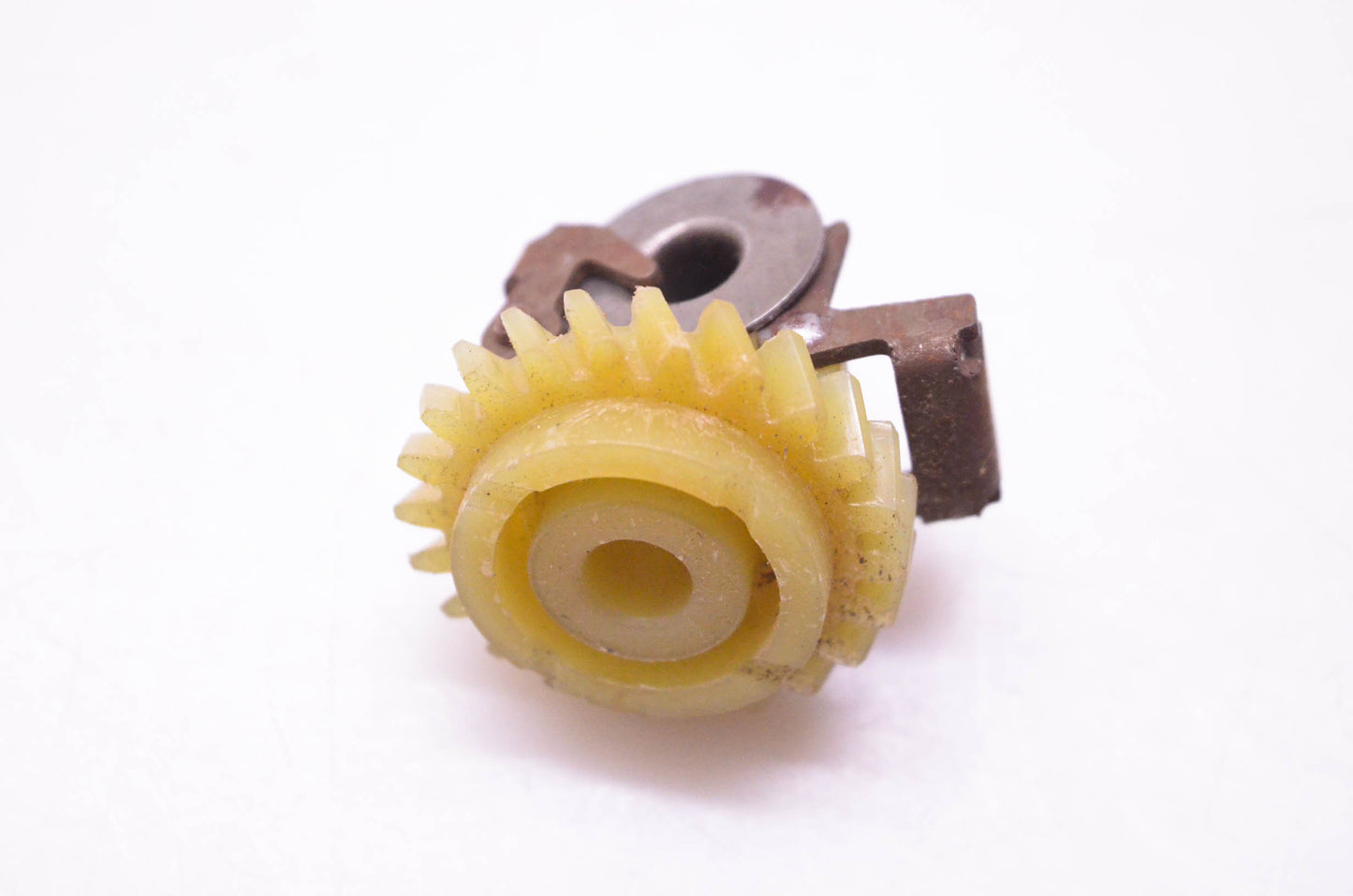 New OEM Briggs & Stratton 393720 Governor Gear NOS
