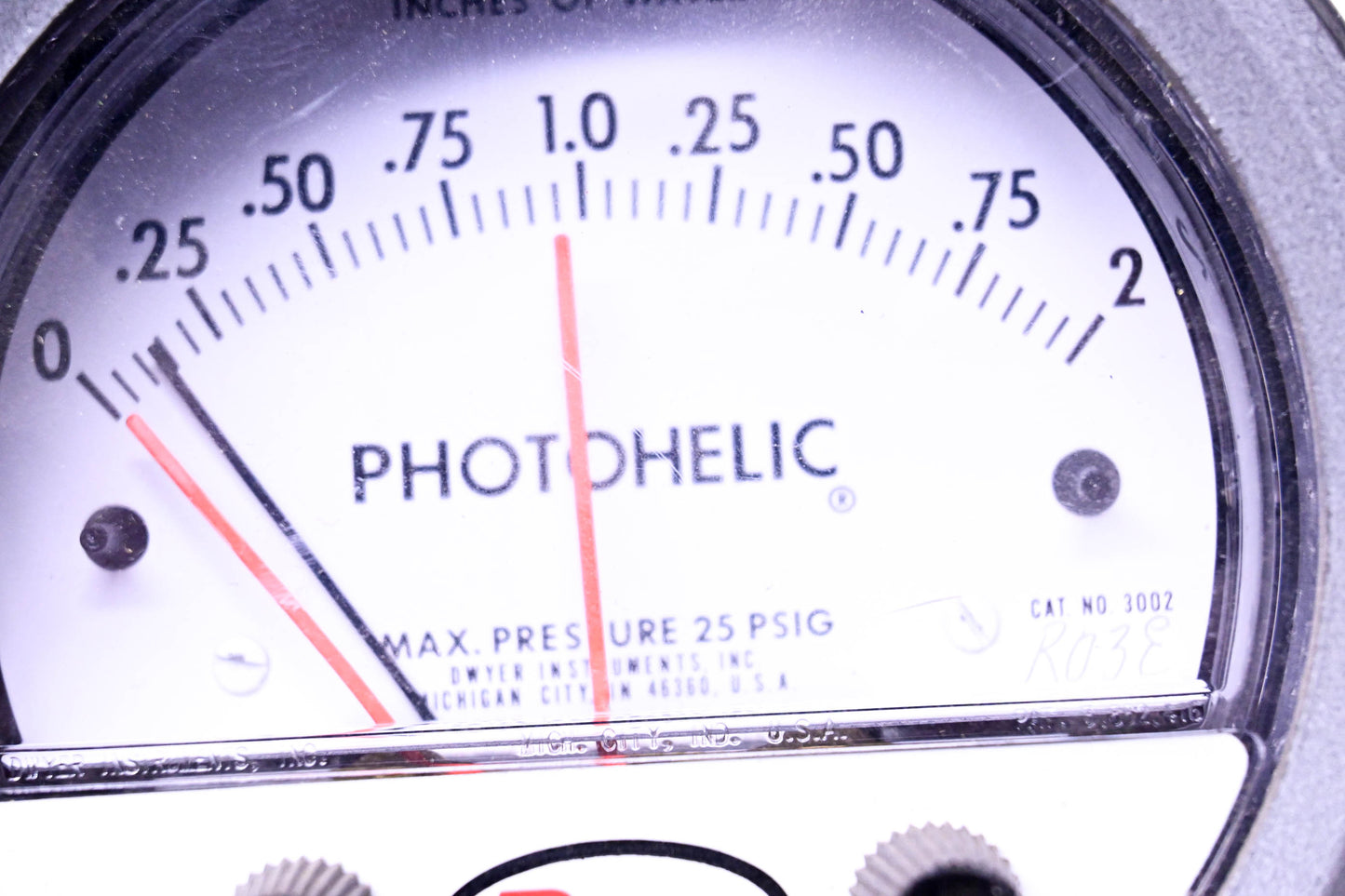 Dwyer 3002 Photohelic Pressure Switch Gauge NOS