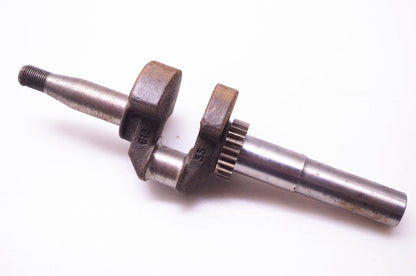 New OEM Briggs & Stratton 493282 Crankshaft NOS