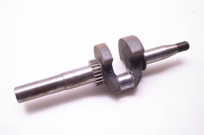 New OEM Briggs & Stratton 493282 Crankshaft NOS