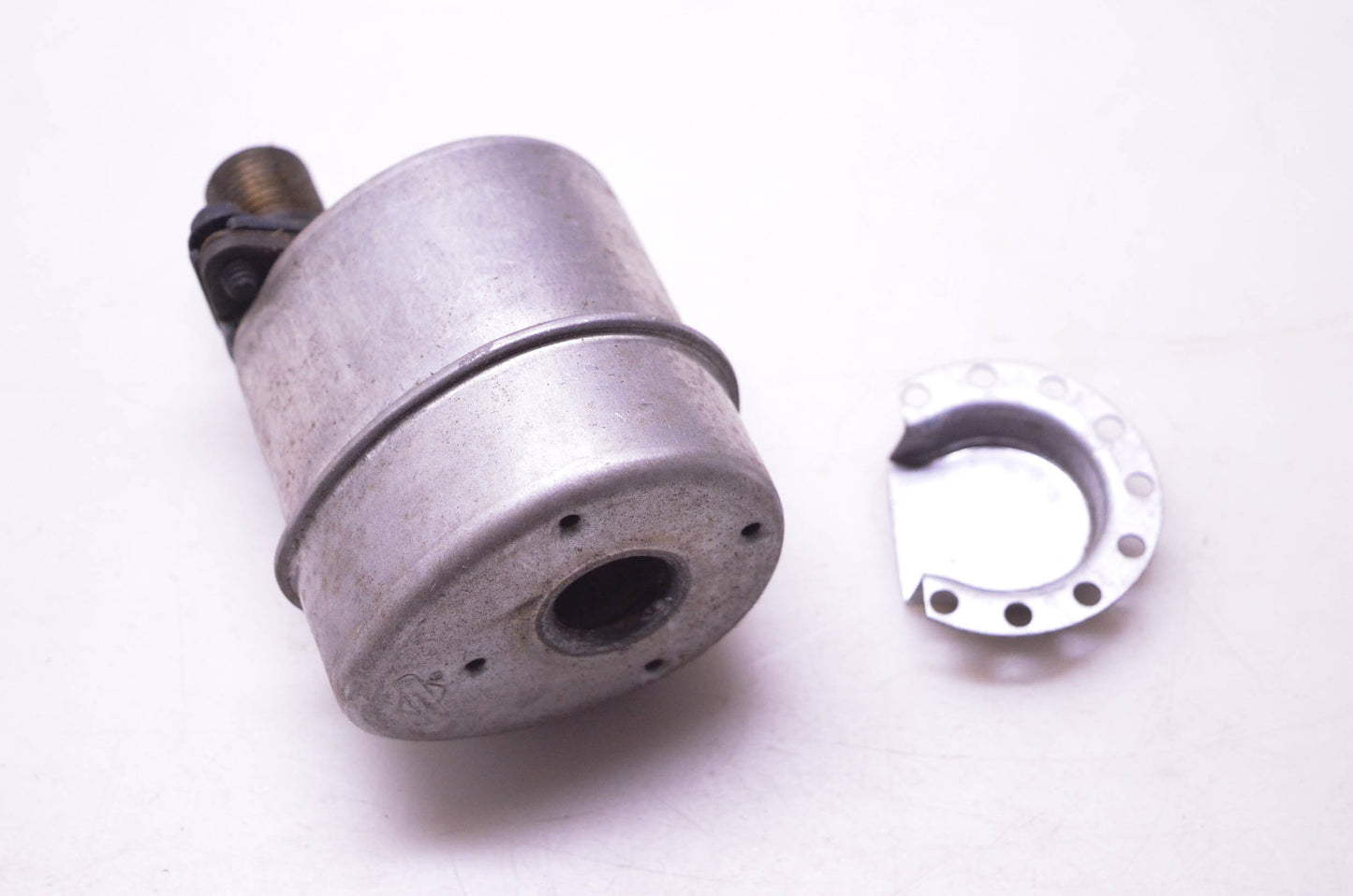 New OEM Briggs & Stratton 493288 Muffler Kit NOS