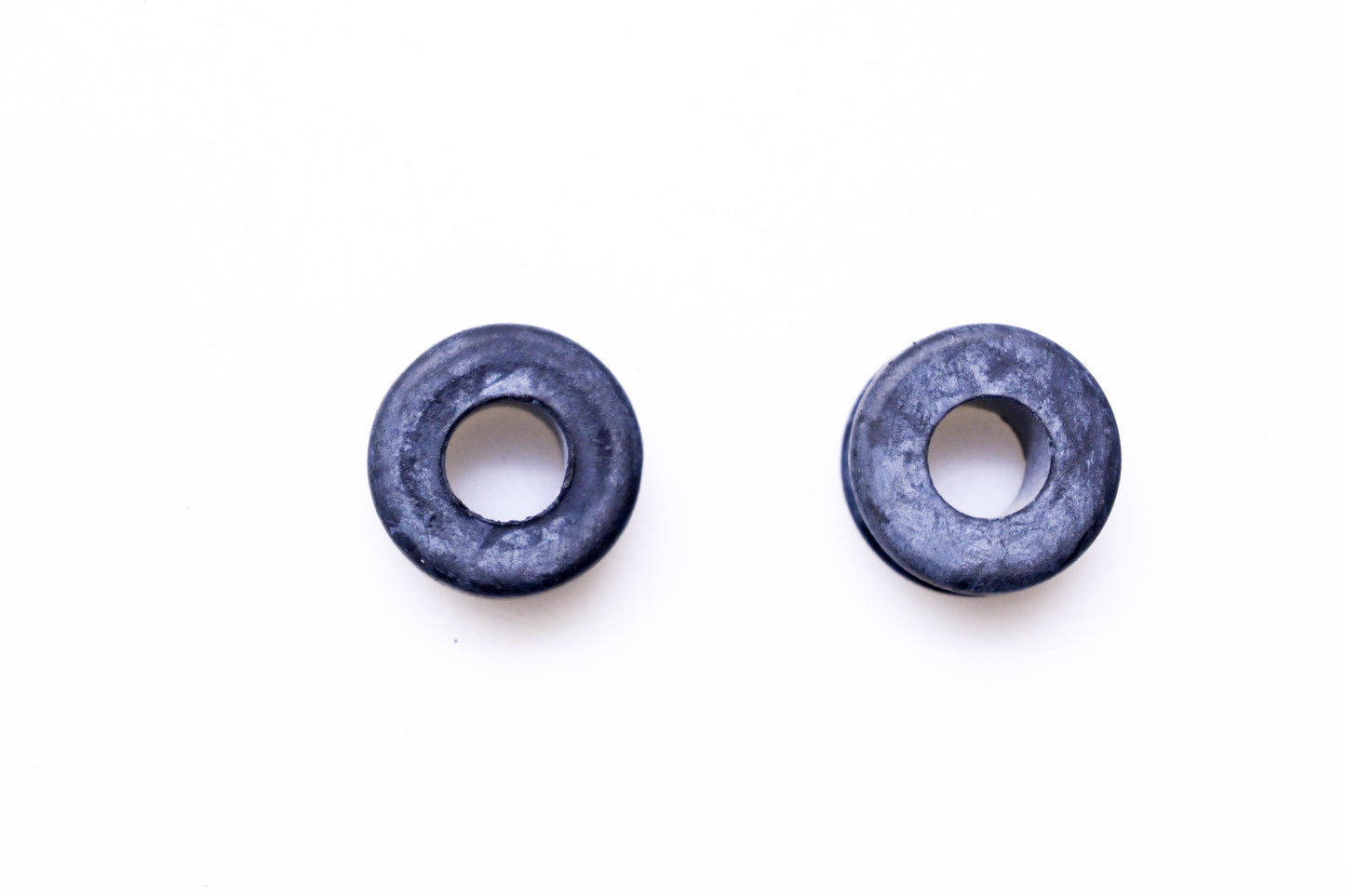 Total Source 600-215, RA600-215 Grommets Qty 2 NOS