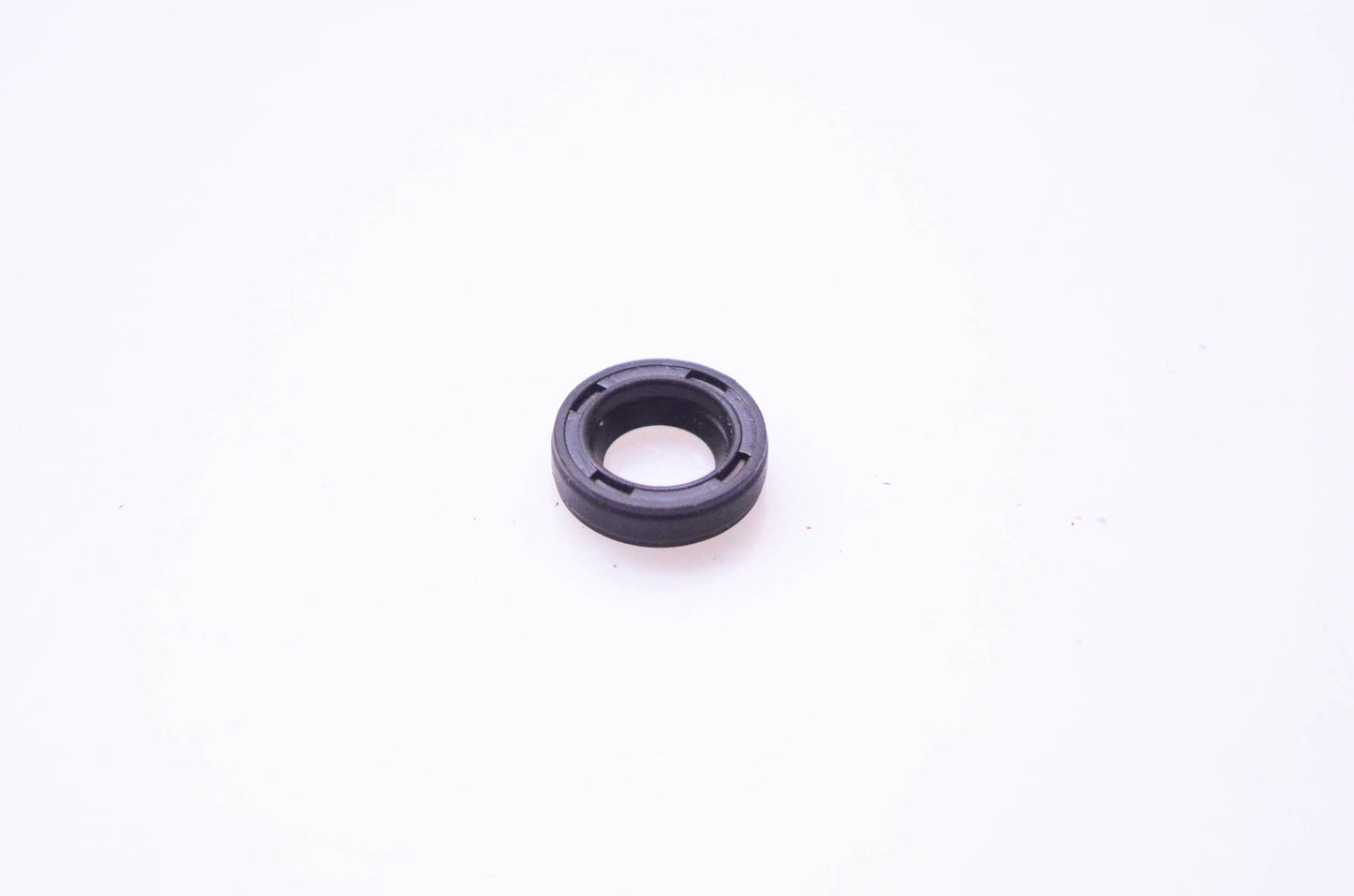 New OEM Briggs & Stratton 690680 Governor Shaft Seal NOS