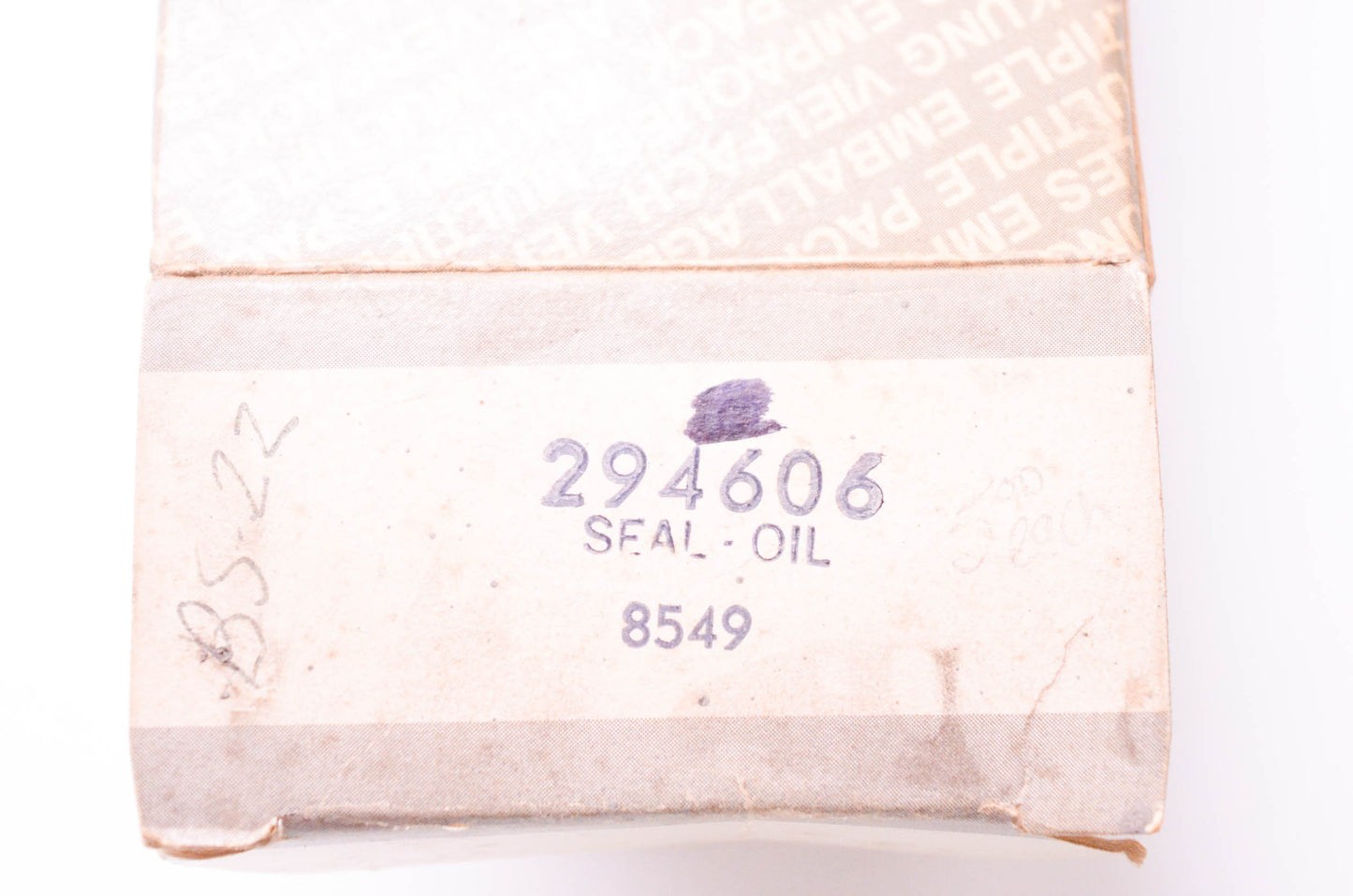 New OEM Briggs & Stratton 294606 Oil Seals Qty 2 NOS