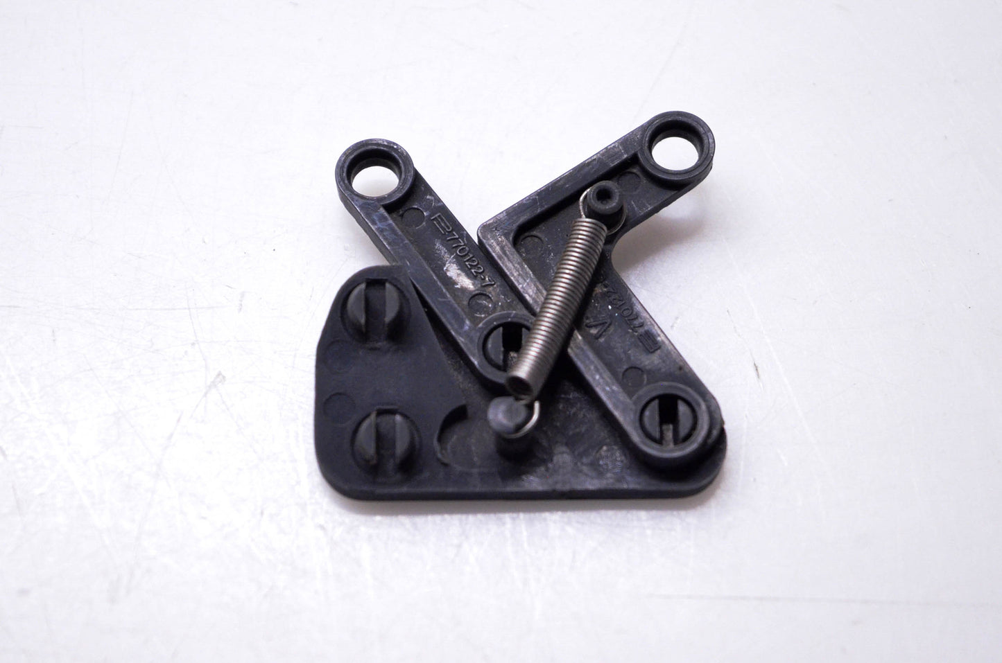 Peltor 770122 Hard Hat Clip V Assembly NOS