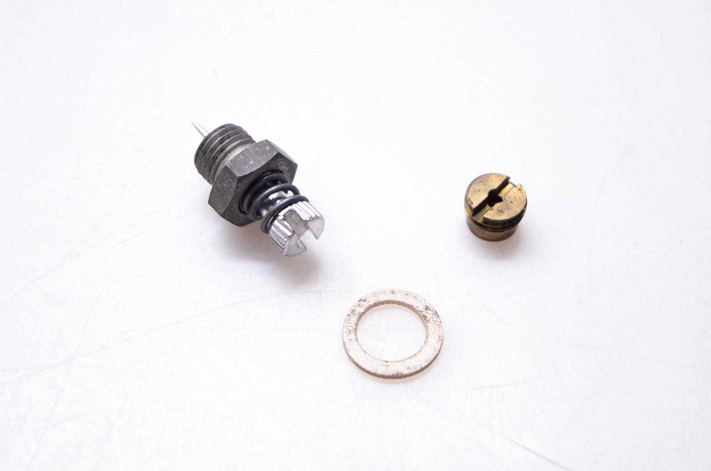 New OEM Briggs & Stratton 299060 Valve Nut Kit NOS