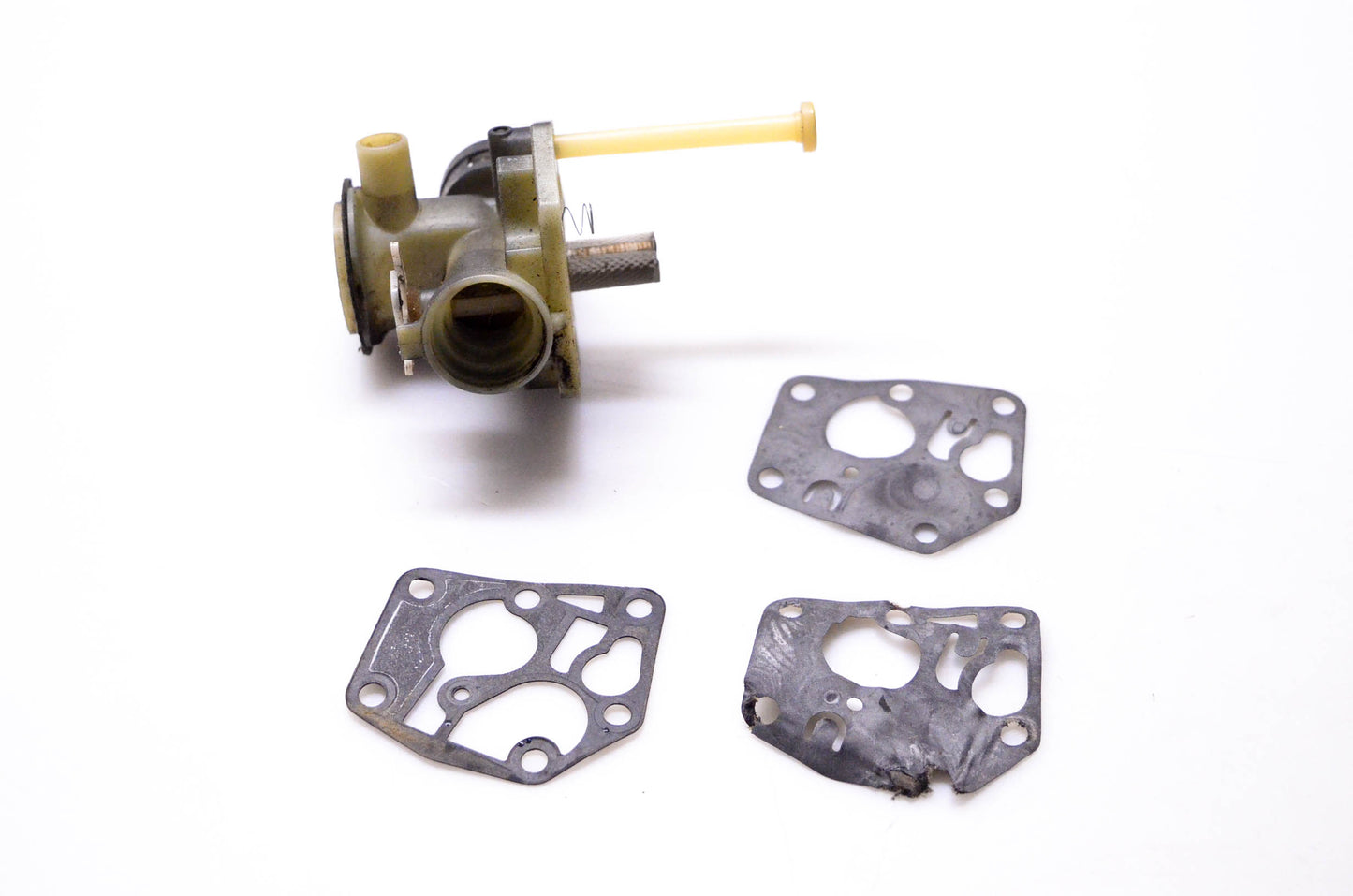 New OEM Briggs & Stratton 795475 Carburetor Kit NOS