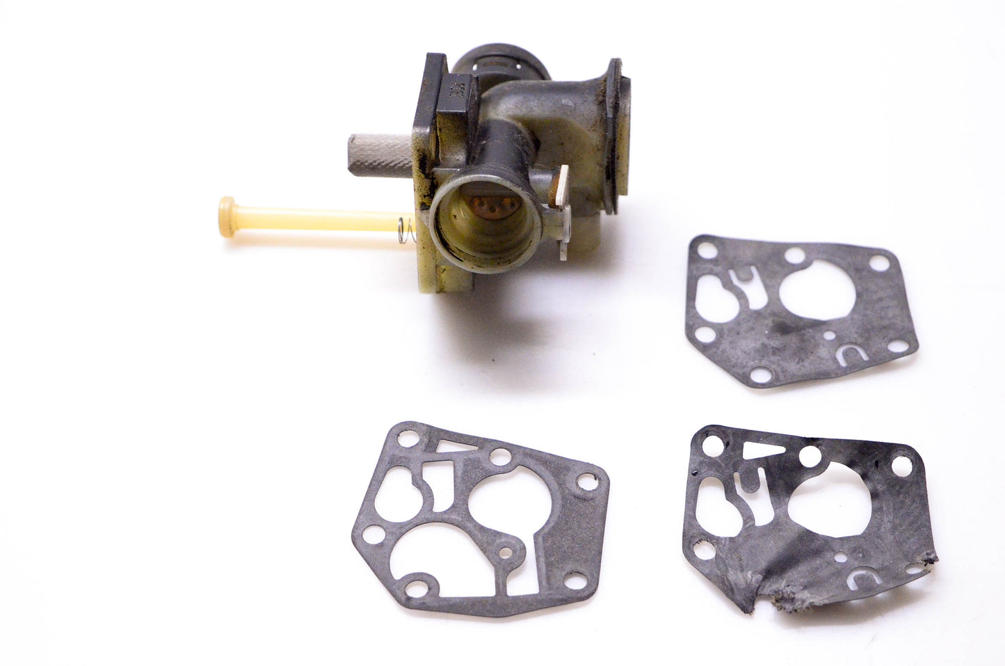 New OEM Briggs & Stratton 795475 Carburetor Kit NOS